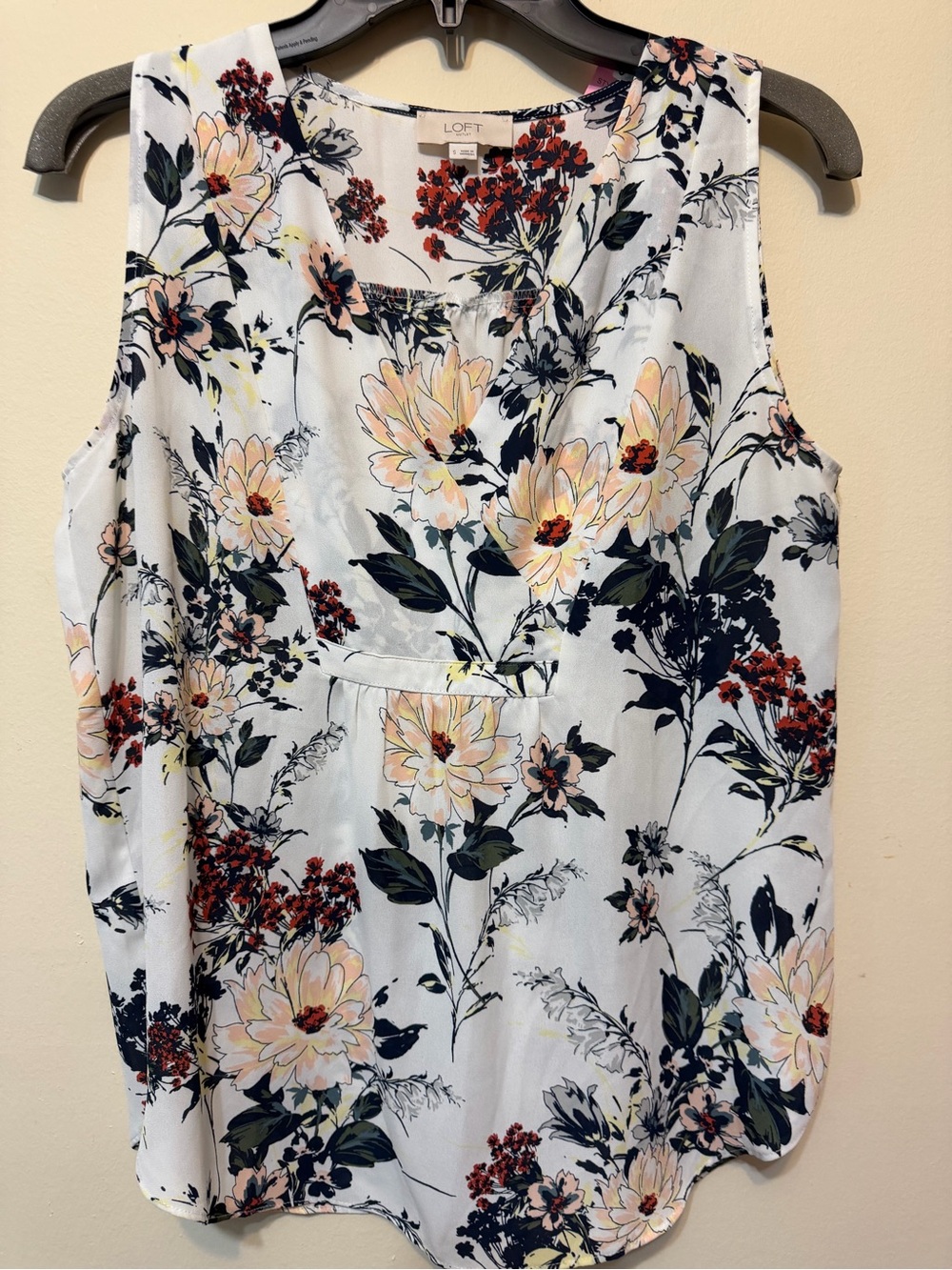 LOFT White Floral Sleeveless Camisole with Peach and Navy Blooms